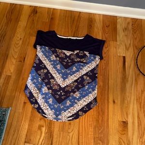 Cute blue T-shirt with pockets